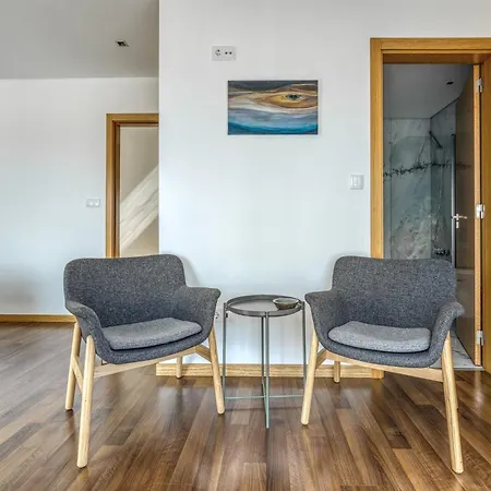 Modern With Pool And Barbecue, Cleaning Included *
